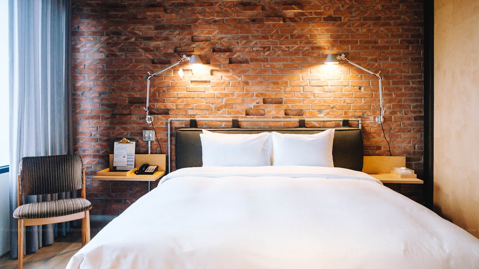 Deluxe room bed. U.I.J Hotel & Hostel Tainan