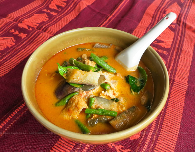 Things to do in Luang Prabang: try Lao cuisine like this bowl of Gaeng Phet Moo, red curry with pork
